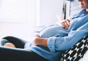 Жінки в Україні зможуть йти в декрет пізніше – рішення Ради