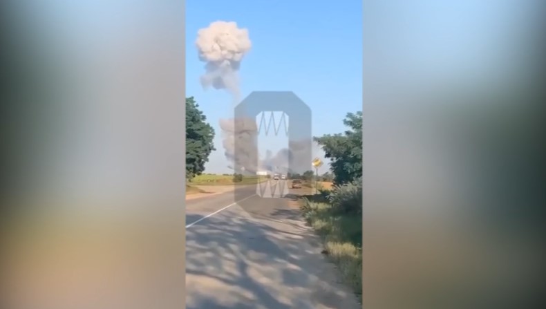 “Приліт” у військовий об’єкт, евакуація: гауляйтер Криму поскаржився на потужну атаку дронами (відео)