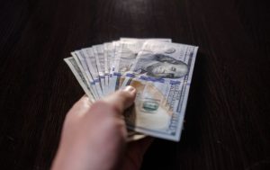 Які долари у вас точно не візьмуть в “обмінці”: перелік ознак