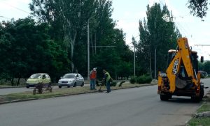 Комунальники наводять лад на Вокзальній (фото)