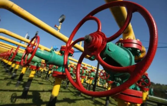 Регіон міг залишитися без газу: на Донеччині лагодять газогін, пошкоджений ракетним ударом