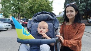 «Подаруй прапор» – акція під такою назвою пройшла у Слов’янську з нагоди Дня Державного Прапора України