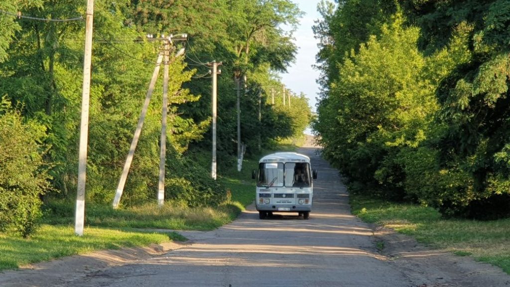 Жителі сіл Святогірської громади можуть поїхати соціальним автобусом до міста. Розклад
