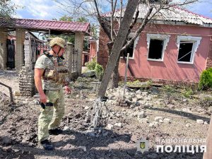Двоє поранених, понад 20 руйнувань за добу: поліцейські Донеччини документують наслідки російських обстрілів