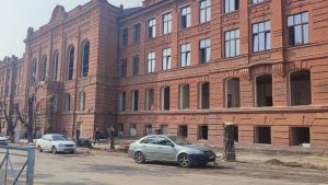 “Щоб було видно виконану роботу”. В окупованому Маріуполі вирубують дерева