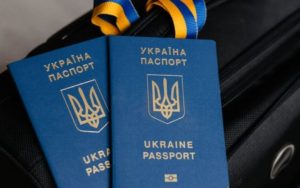 Як людині, яка знаходиться за кордоном, відмовитись від виплат ВПО: роз’яснення