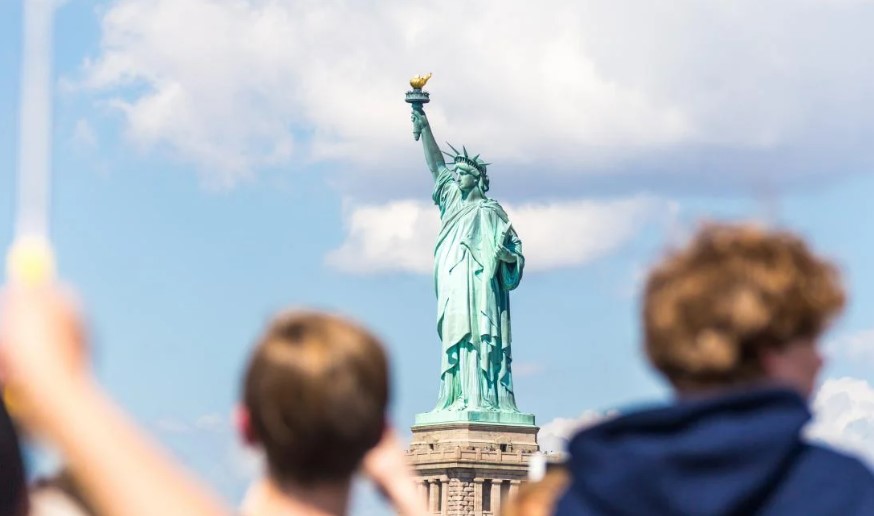 У США українським біженцям продовжили дію статусу тимчасового захисту