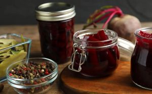 Буряк на зиму: 5 простих і неймовірно смачних рецептів заготовок