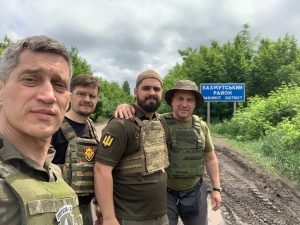 «В окопах немає атеїстів, а наша задача – бути поряд», – військовий капелан