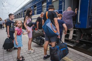 Евакуація триває: Цивільні мешканці Донеччини продовжують виїжджати до більш безпечних регіонів країни
