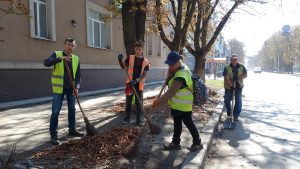 Безробітні Слов’янського центру зайнятості продовжують працювати на суспільно корисних роботах