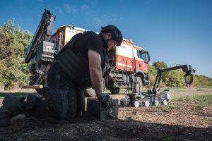 Вже майже пів року піротехнікам Донеччини у роботі під час розмінування допомагає роботизований комплекс DIGITAL VANGUARD–S