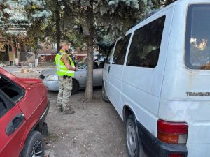 Патрульні перевіряють, чи дотримуються водії правил дорожнього руху