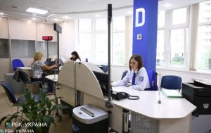 Тарифи, пенсії, скорочення виплат та святкові дати: що зміниться з 1 вересня