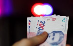 Десяткам тисяч бюджетників підвищать оклади у 1,5-2 рази: кого це стосується