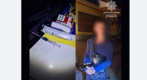 Патрульні продовжують виявляти громадян, які мають з собою, ймовірно, заборонені речовини