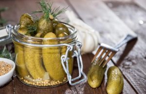 Хрусткі, без стерилізації та за 48 годин: огірки з гірчицею на будь-який смак