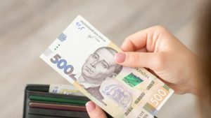 Кабмін анонсував підвищення виплат переселенцям: кому очікувати більші суми державної допомоги