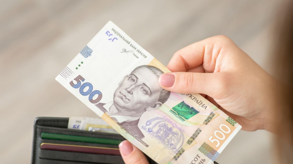 Кабмін анонсував підвищення виплат переселенцям: кому очікувати більші суми державної допомоги