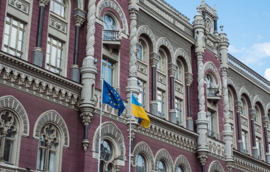 Дрібні монети та банкноти зразка до 2003 року вийдуть з обігу за місяць — НБУ