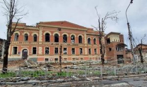 Окупанти в Маріуполі знищили 180 тисяч книжок та 4 бібліотеки. А інші – перейменовують