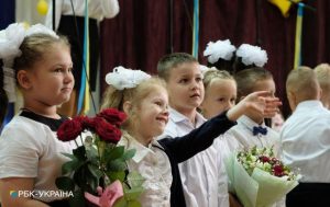 Школярам в Україні знадобиться два рюкзаки: що має бути в другому