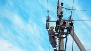 Енергетики повернули в роботу ключову високовольтну лінію на сході України