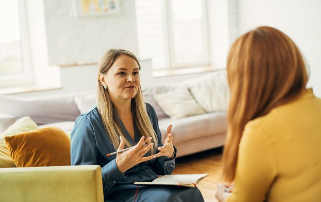 МОЗ нагадало номери “гарячих ліній” психологічної підтримки: список