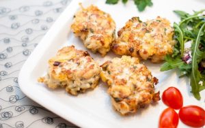 Рублені котлети з курячого мʼяса та цибулі – не потрібно м’ясорубки, з’їдаються за 10 хвилин