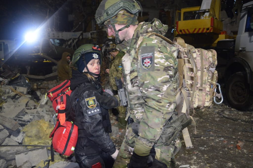 Парамедики поліції Краматорська врятували понад 100 людей