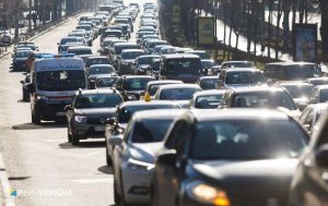 В Україні почали тестувати сервіс перереєстрації авто у “Дії”