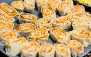 Рулет з лаваша з морквою по-корейськи та сиром: рецепт пікантної закуски