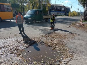У Слов’янську продовжують частковий ремонт доріг. Фотофакт