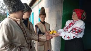 “Гоніння гадюк” та заплітання весільної коси оголосили нематеріальною культурною спадщиною України