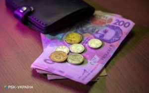 Виплати переселенцям в Україні: хто і як може оскаржити припинення допомоги