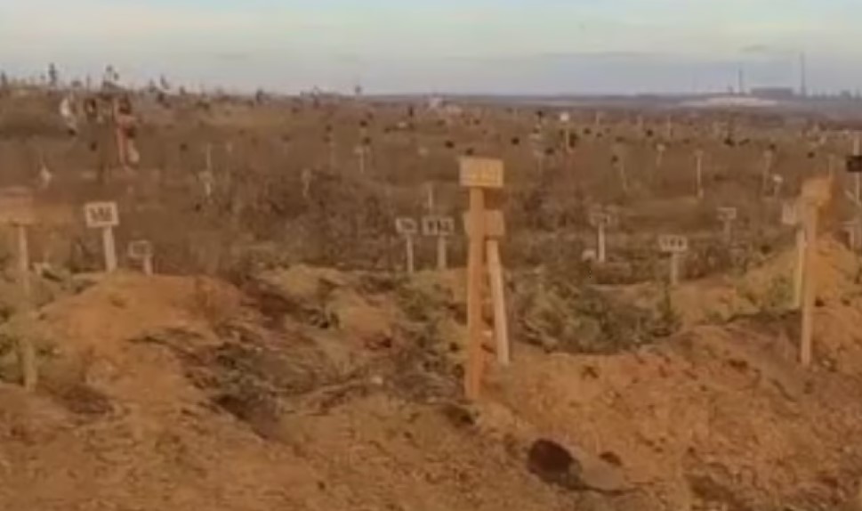 У Маріуполі окупанти хоронять людей як безіменних, аби заволодіти їхнім житлом