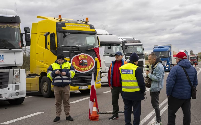 Перевізники у Словаччині пригрозили заблокувати кордон з Україною