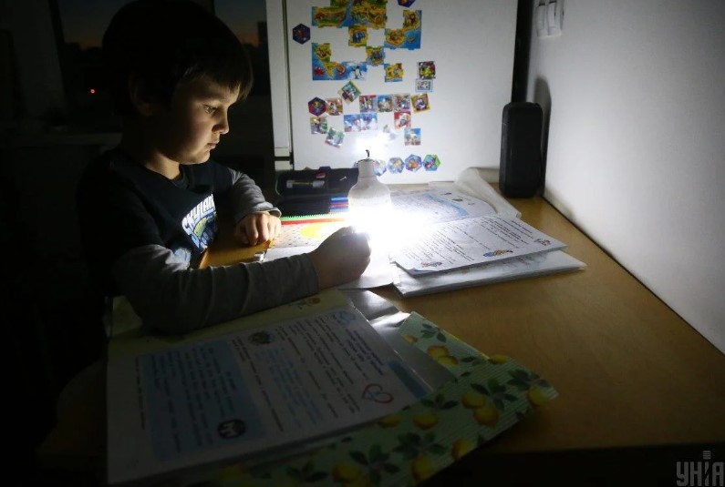 У Міненерго пояснили, за яких умов українцям почнуть відключати світло