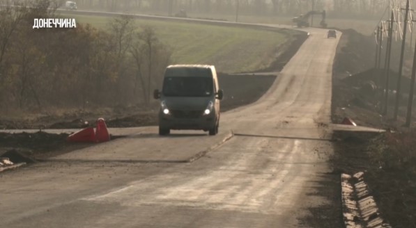 Йде капітальний ремонт однієї з доріг, яка скорочує на 20 кілометрів шлях з напрямку Покровська до Дружківки та Краматорська