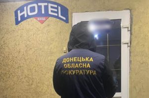 7 000 грн за годину розваг – викрито групу осіб, які облаштували бордель у готелі у Слов’янську (ФОТО)