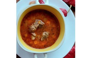 Смачний закарпатський бограч можна приготувати вдома на плиті: спрощений рецепт