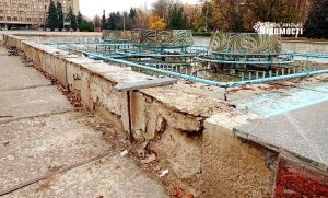 Як виглядає фонтан у Слов’янську після закінчення терміну «робіт з утримання споруди». ФОТО