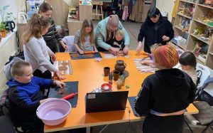 Для дітей Слов’янська організовують майстер-класи з ліплення з глини