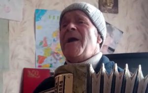 Навіть після 80 років життя може заграти новими… звуками (відео)