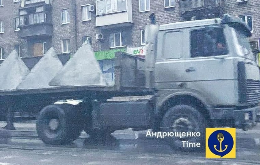 росіяни звозять на північ Донеччини бетонні “зуби дракона” – Андрющенко