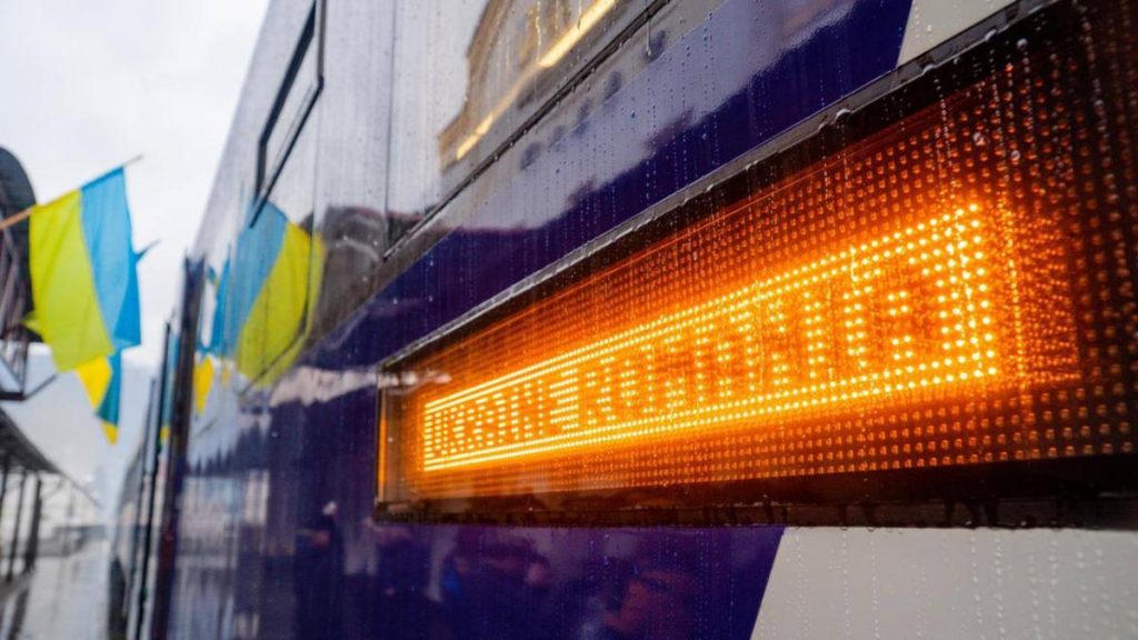 “Укрзалізниця” підвищить ціни на пасажирські квитки: які рейси подорожчають