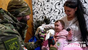 Врятований поліцейськими шестимісячний Ілай з Донеччини  святкує свій перший День Святого Миколая