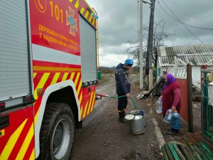 Рятувальники підвезли воду населенню дев’яти населених пунктів Донеччини