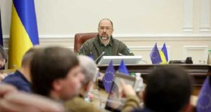 З 1 січня держслужбовці України не зможуть нараховувати собі премії