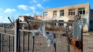 А прапор лишився. Село на Донеччині, яке так і не взяли штурмом окупанти: фотодобірка з Долини